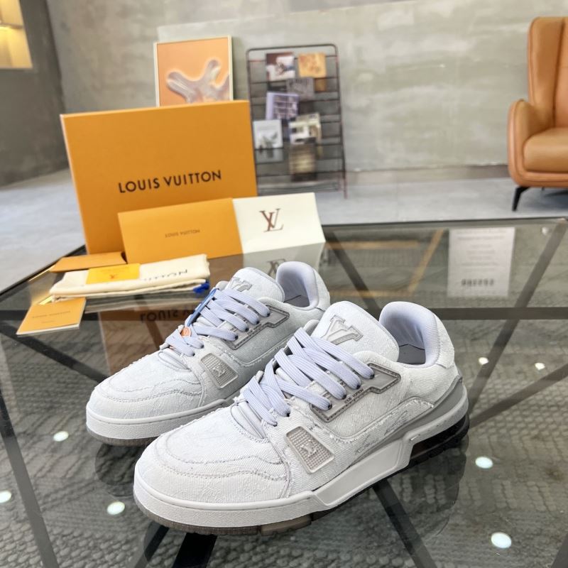 l**is V*t*n sneakers